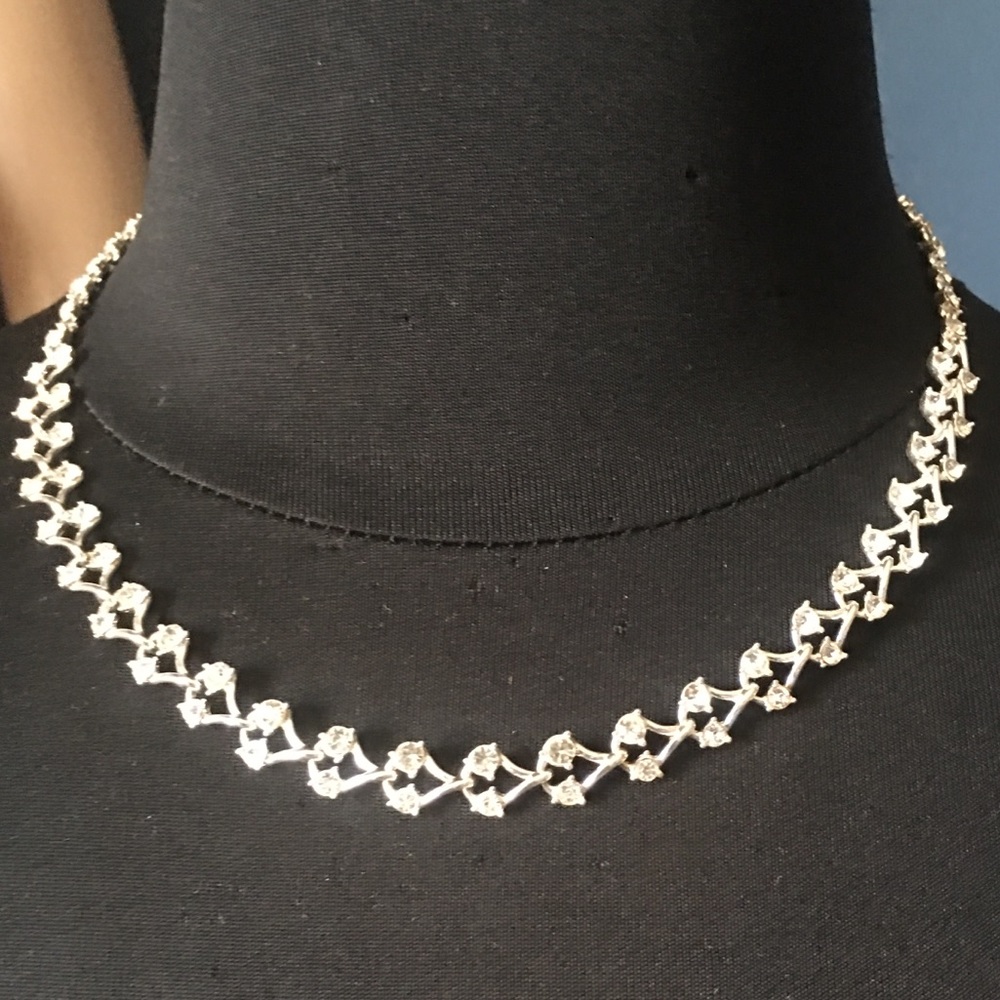 🎊 Silver-Tone Crystal Necklace